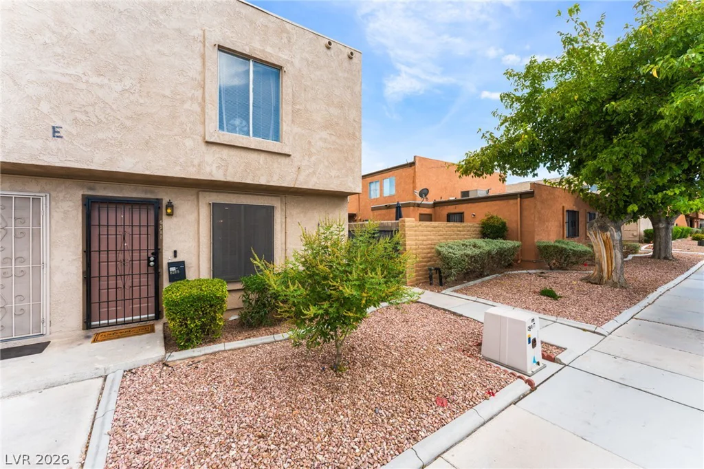6285 Washington, Las Vegas, NV 89107