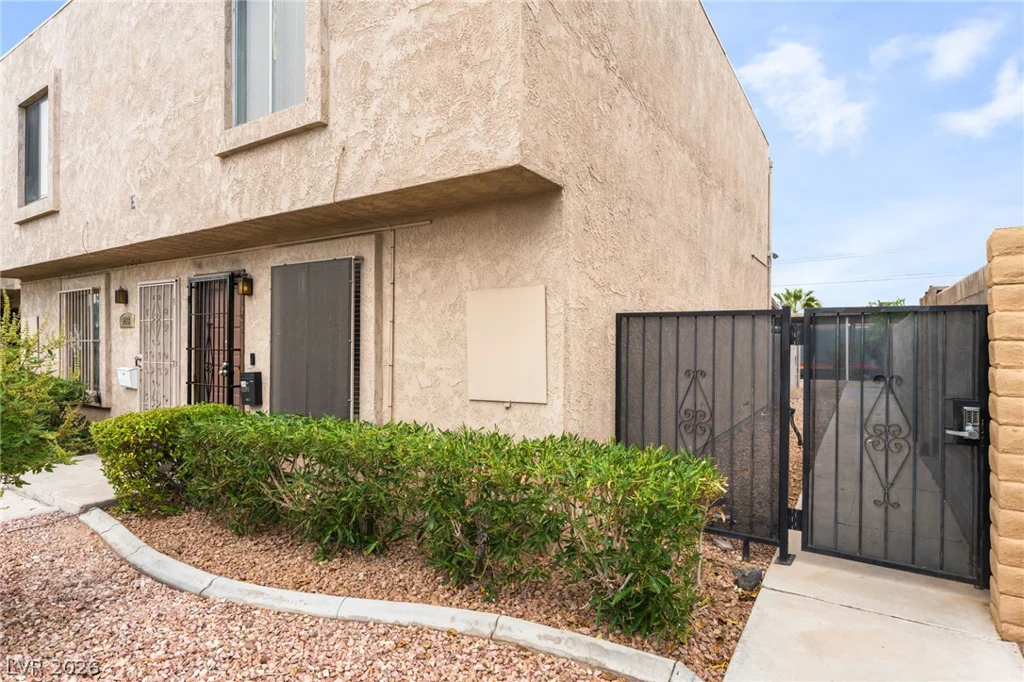 6285 Washington, Las Vegas, NV 89107