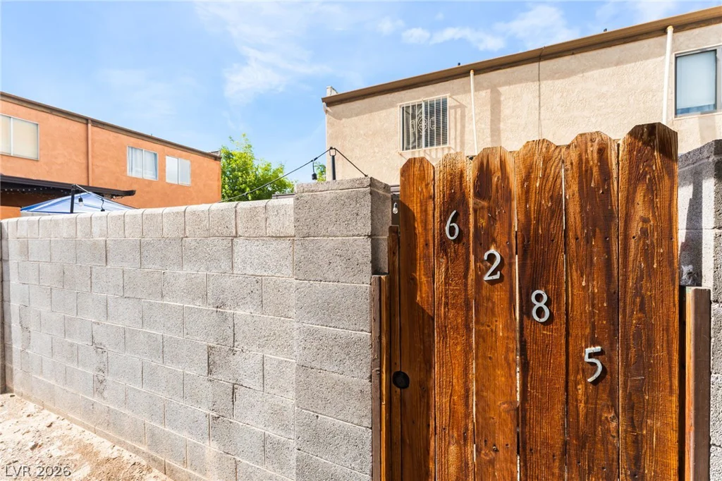6285 Washington, Las Vegas, NV 89107