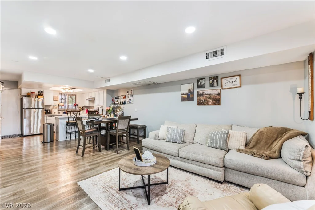 6285 Washington, Las Vegas, NV 89107