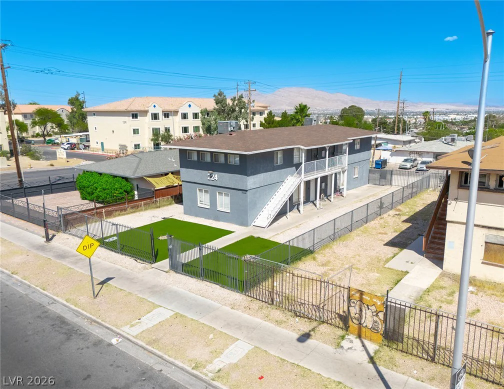 224 13th, Las Vegas, NV 89101