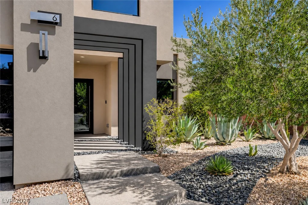 6 Drifting Shadow, Las Vegas, NV 89135