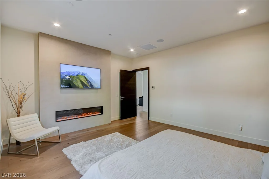 6 Drifting Shadow, Las Vegas, NV 89135