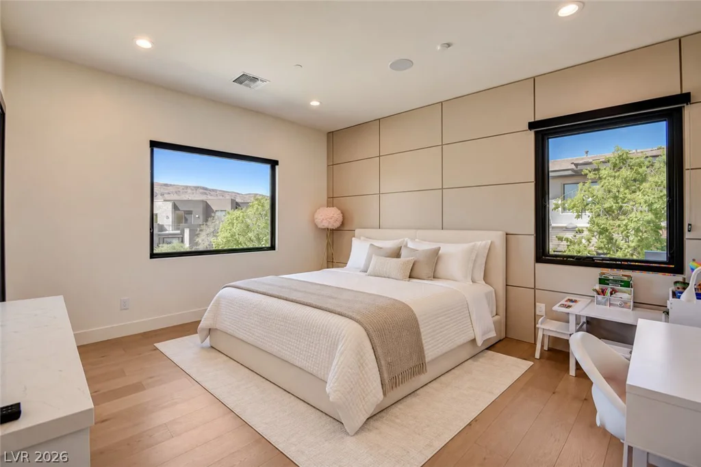 6 Drifting Shadow, Las Vegas, NV 89135