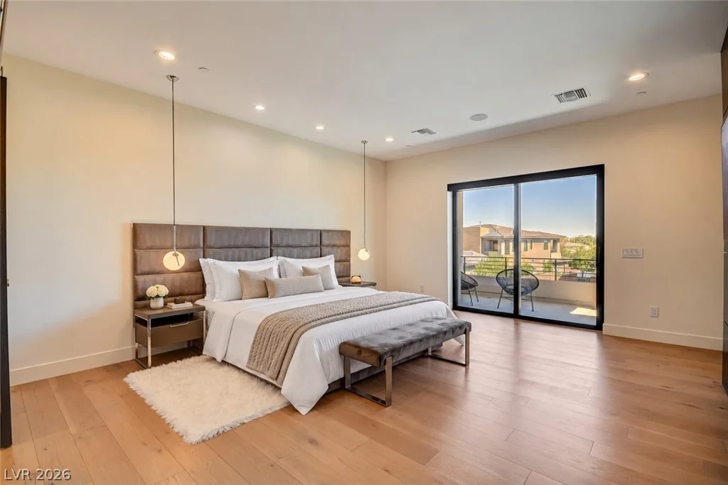6 Drifting Shadow, Las Vegas, NV 89135