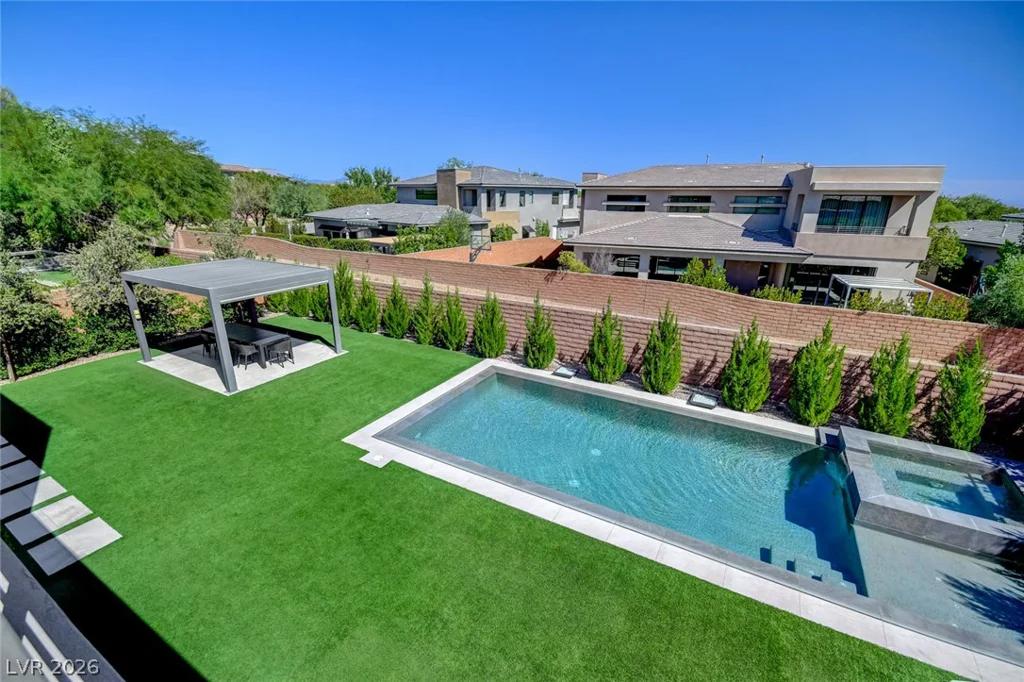 6 Drifting Shadow, Las Vegas, NV 89135
