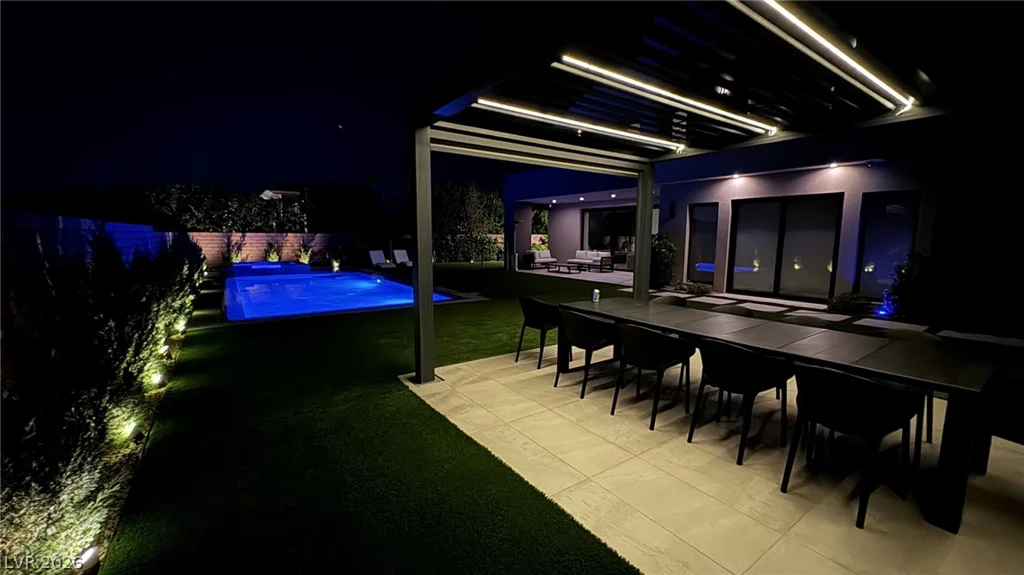 6 Drifting Shadow, Las Vegas, NV 89135