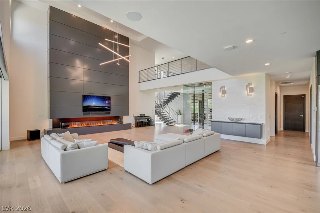 6 Drifting Shadow, Las Vegas, NV 89135