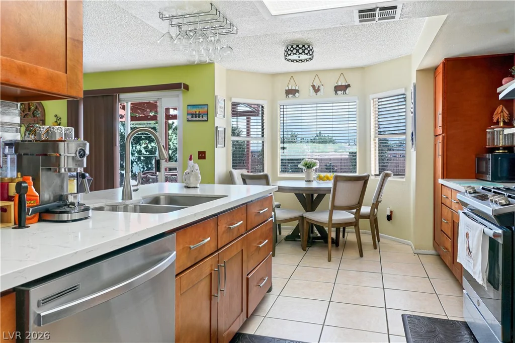 6205 Warm River, Las Vegas, NV 89108