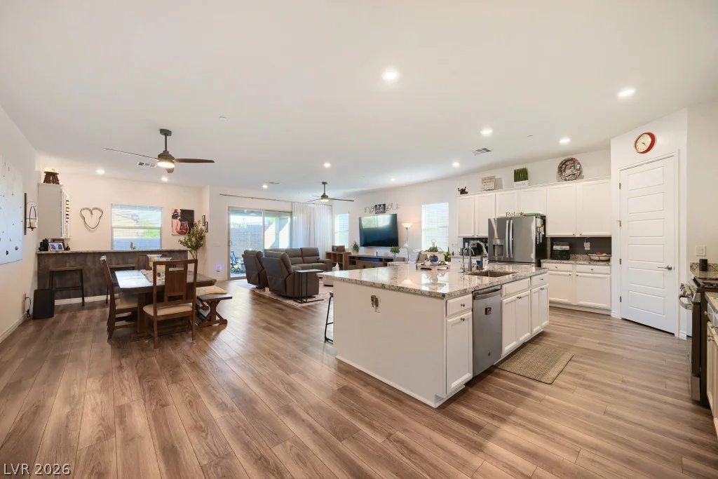 752 Dorsey Falls, Henderson, NV 89011