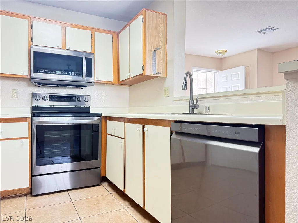 3150 Soft Breezes, Las Vegas, NV 89128