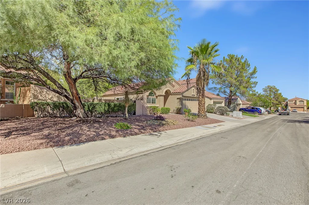 1705 Eagle Feather, Las Vegas, NV 89128
