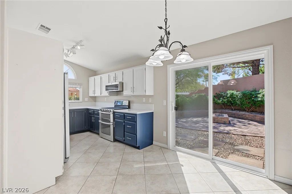 1705 Eagle Feather, Las Vegas, NV 89128