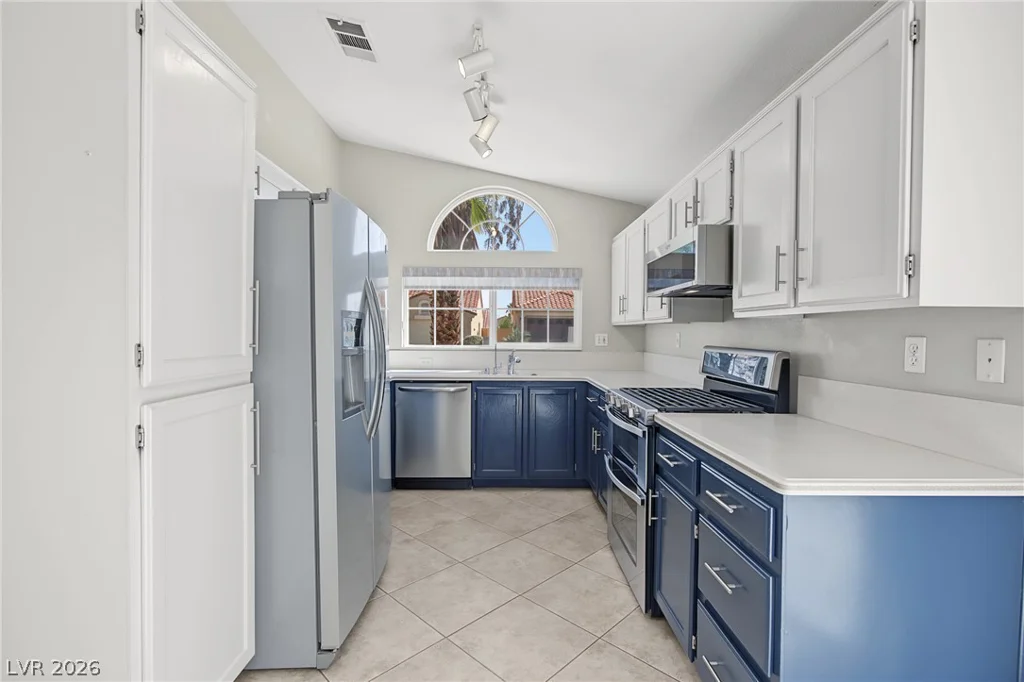 1705 Eagle Feather, Las Vegas, NV 89128