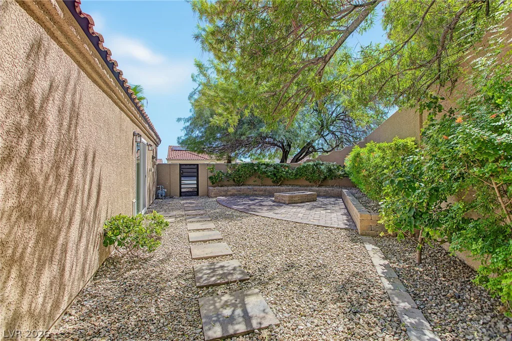 1705 Eagle Feather, Las Vegas, NV 89128