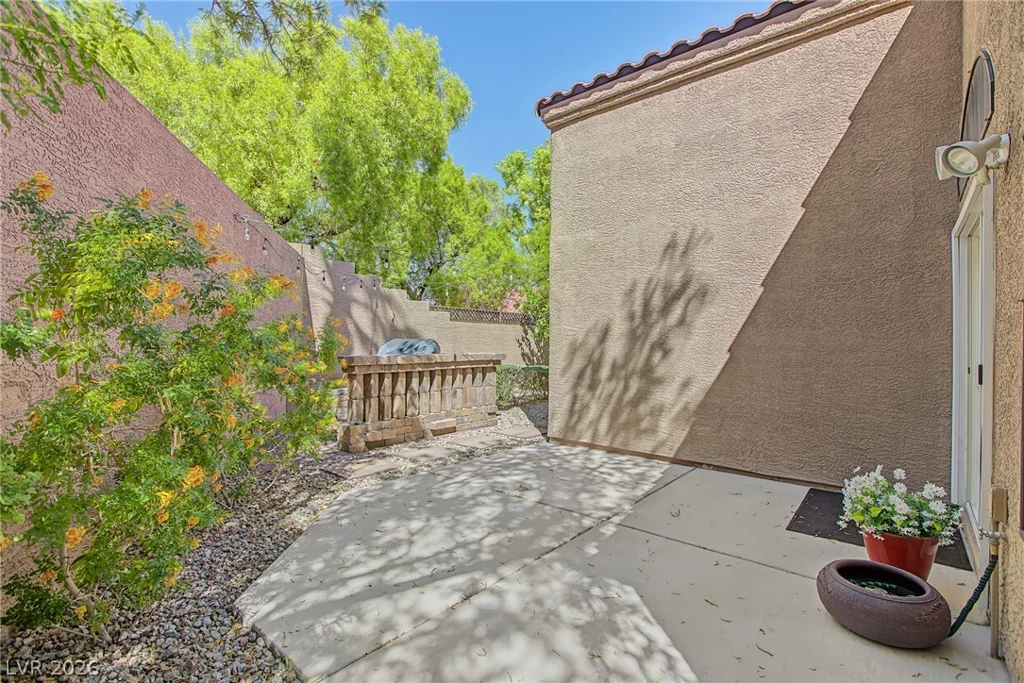 1705 Eagle Feather, Las Vegas, NV 89128