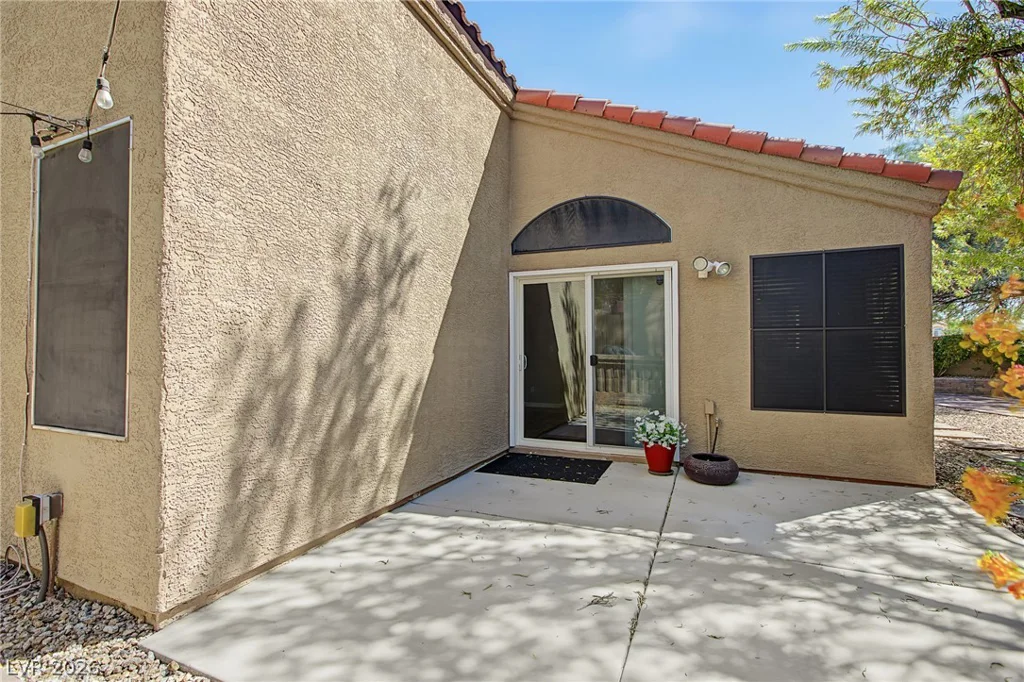1705 Eagle Feather, Las Vegas, NV 89128