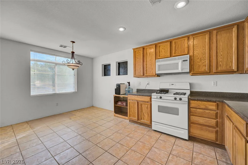 3802 Shimmering Creek, North Las Vegas, NV 89031