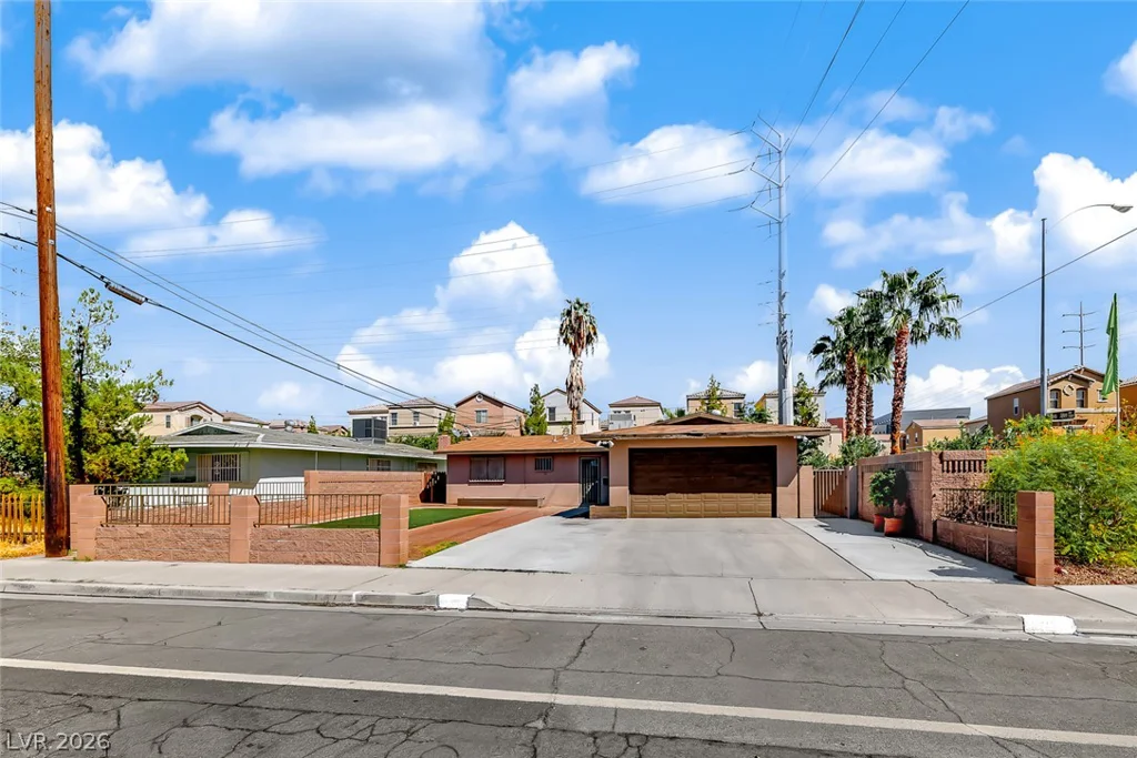 229 Shadow, Las Vegas, NV 89106