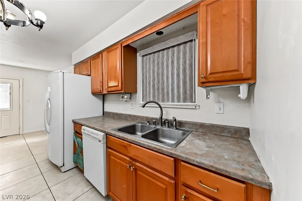 229 Shadow, Las Vegas, NV 89106