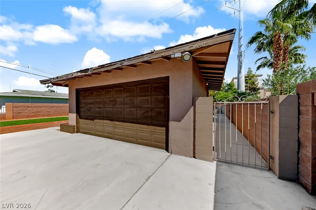 229 Shadow, Las Vegas, NV 89106