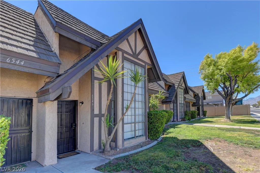 6546 Ironbark, Las Vegas, NV 89107