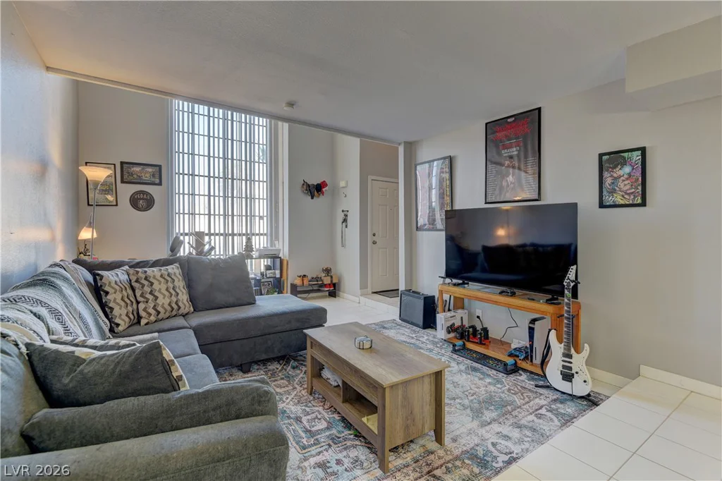 6546 Ironbark, Las Vegas, NV 89107