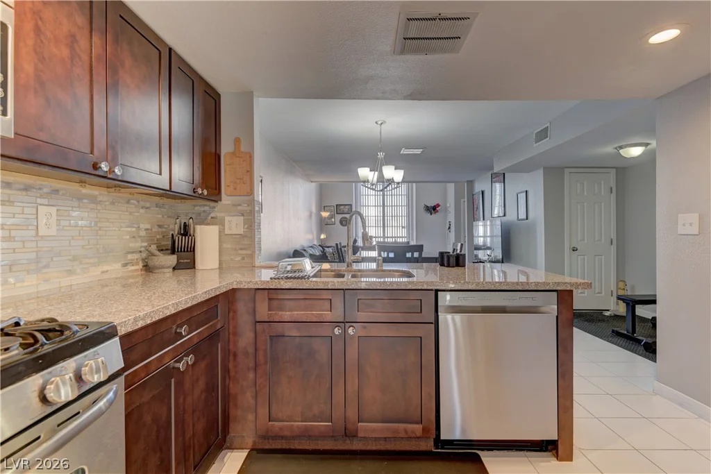 6546 Ironbark, Las Vegas, NV 89107