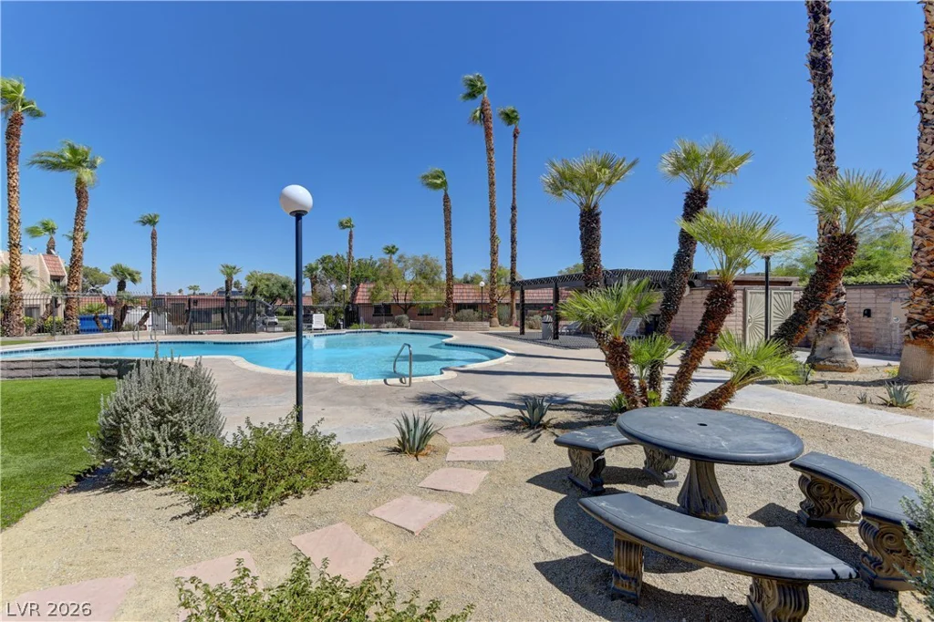 6546 Ironbark, Las Vegas, NV 89107