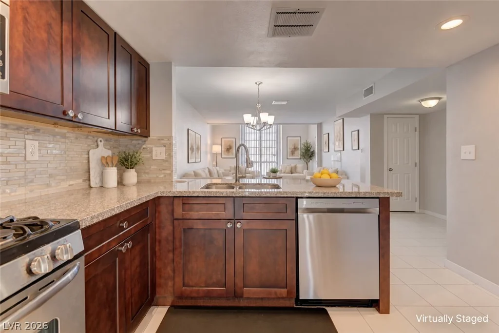 6546 Ironbark, Las Vegas, NV 89107