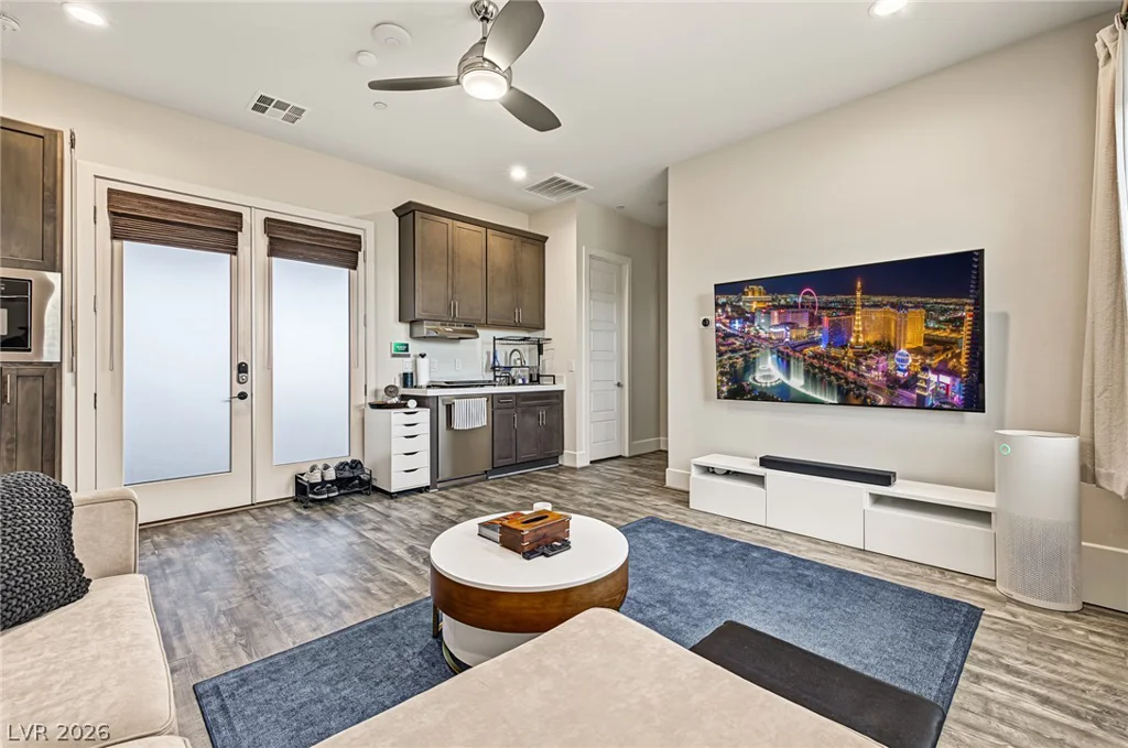 7942 Torino, Las Vegas, NV 89113