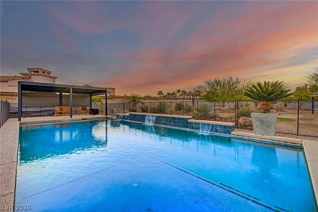 7942 Torino, Las Vegas, NV 89113