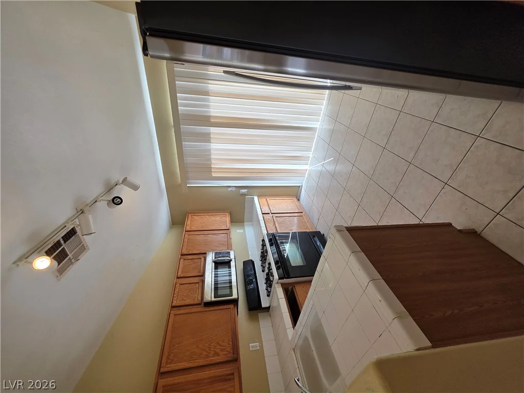 9829 Ridge Creek, Las Vegas, NV 89134