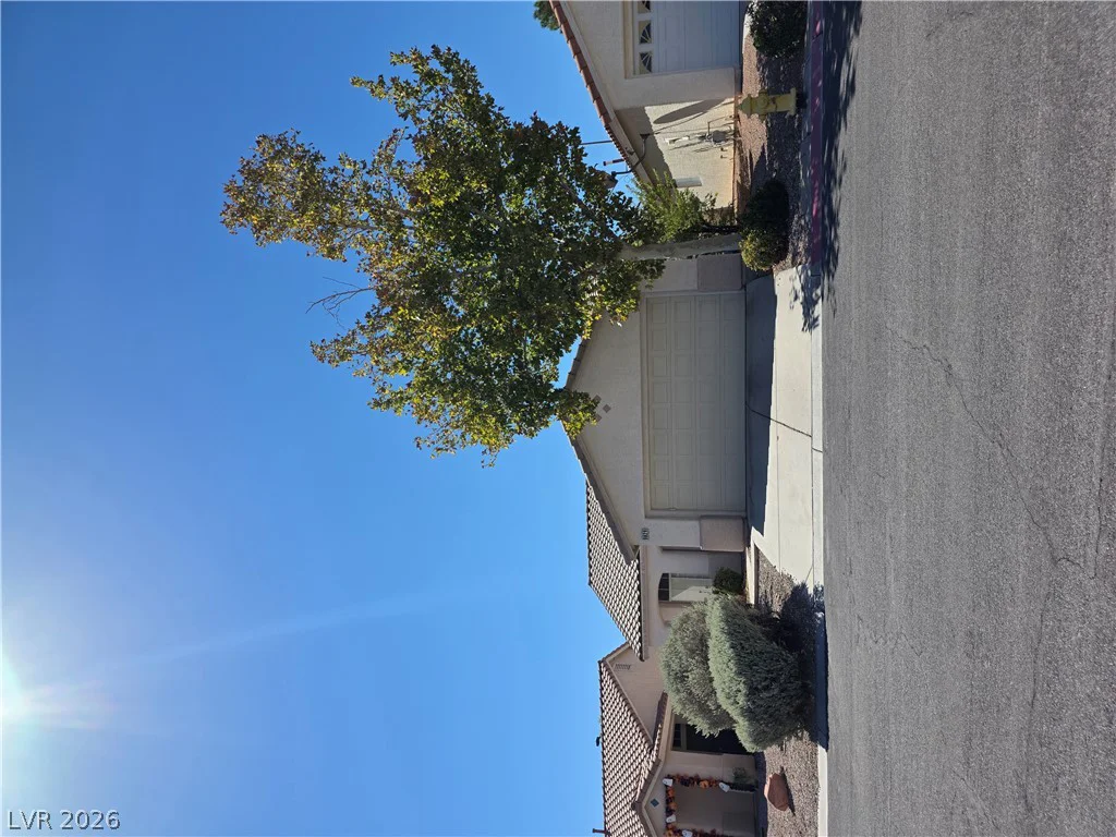 9829 Ridge Creek, Las Vegas, NV 89134