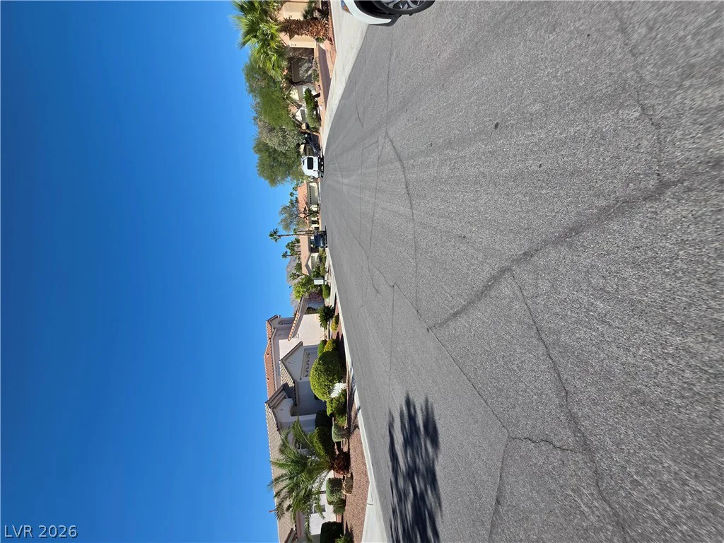 9829 Ridge Creek, Las Vegas, NV 89134