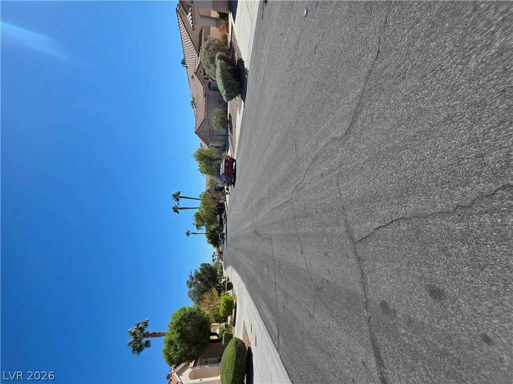 9829 Ridge Creek, Las Vegas, NV 89134