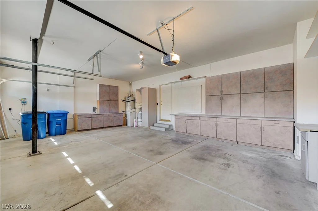 8640 Castle Hill, Las Vegas, NV 89129