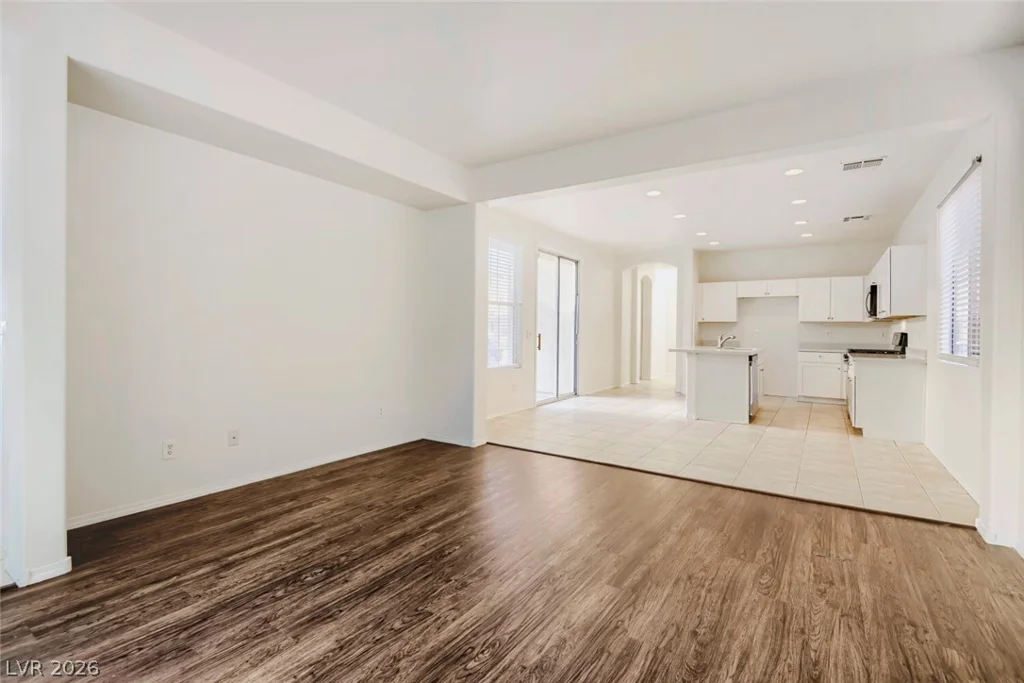 9875 Travis Lake, Las Vegas, NV 89148