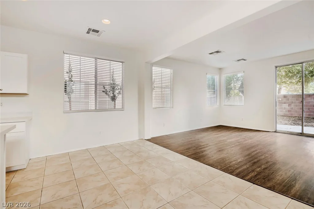 9875 Travis Lake, Las Vegas, NV 89148