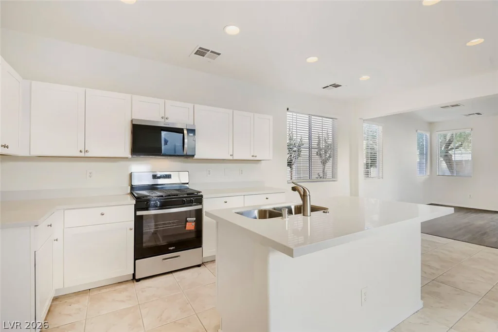 9875 Travis Lake, Las Vegas, NV 89148