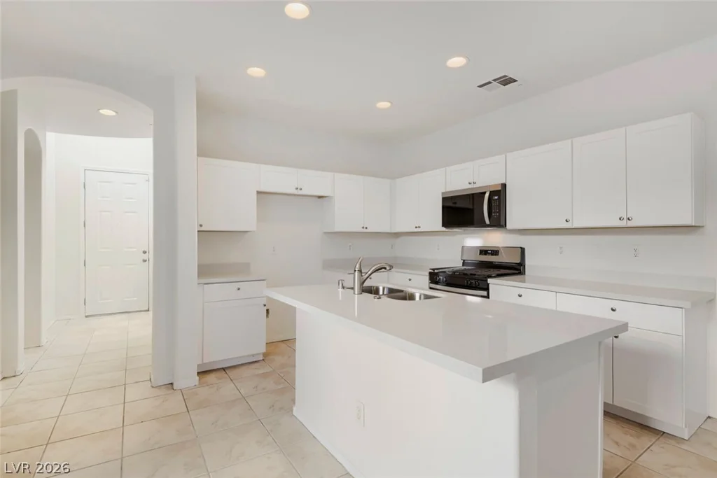 9875 Travis Lake, Las Vegas, NV 89148