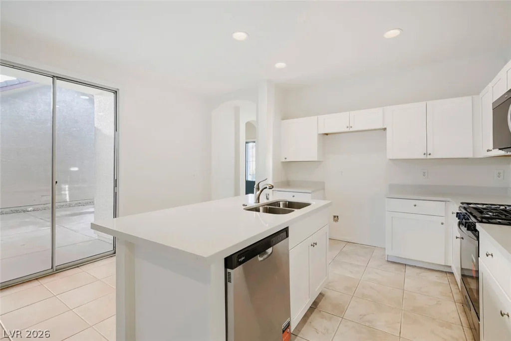 9875 Travis Lake, Las Vegas, NV 89148