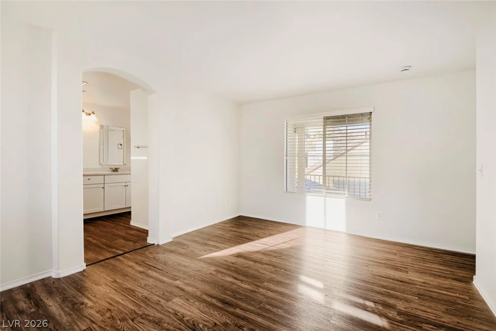9875 Travis Lake, Las Vegas, NV 89148