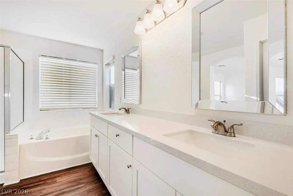 9875 Travis Lake, Las Vegas, NV 89148