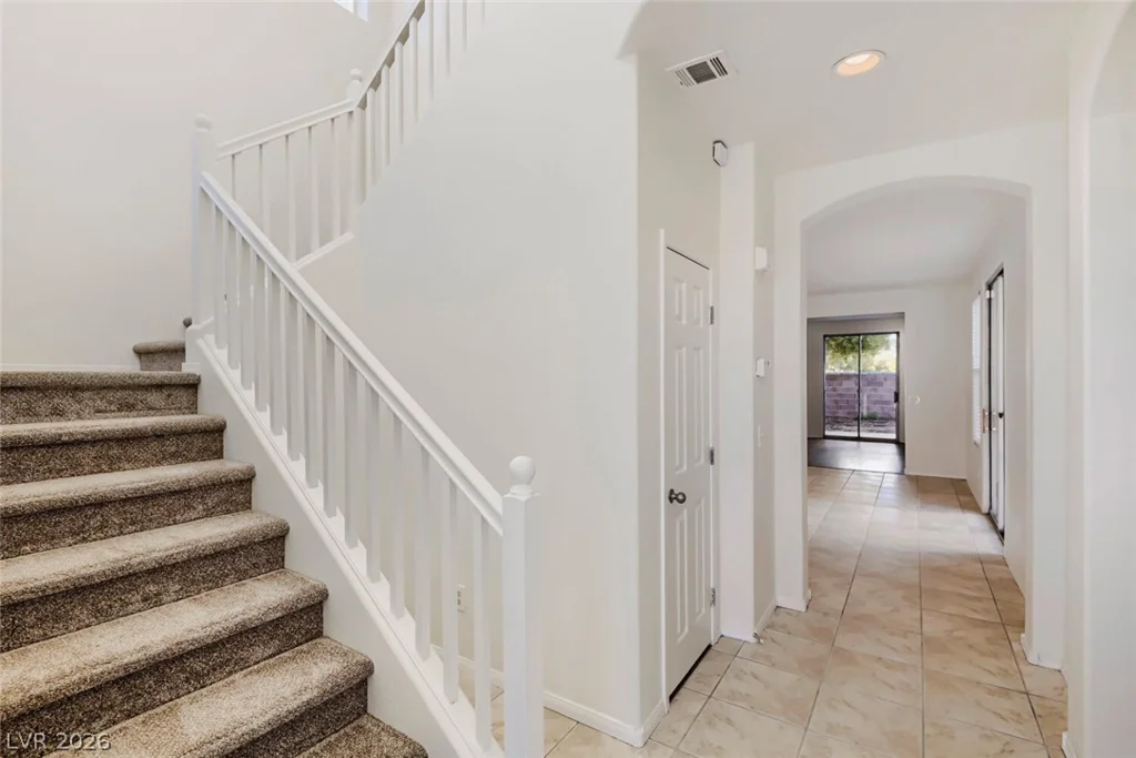 9875 Travis Lake, Las Vegas, NV 89148