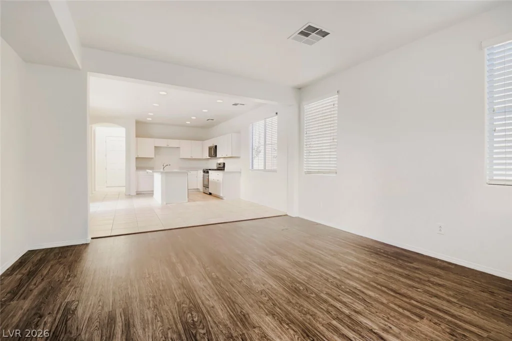 9875 Travis Lake, Las Vegas, NV 89148