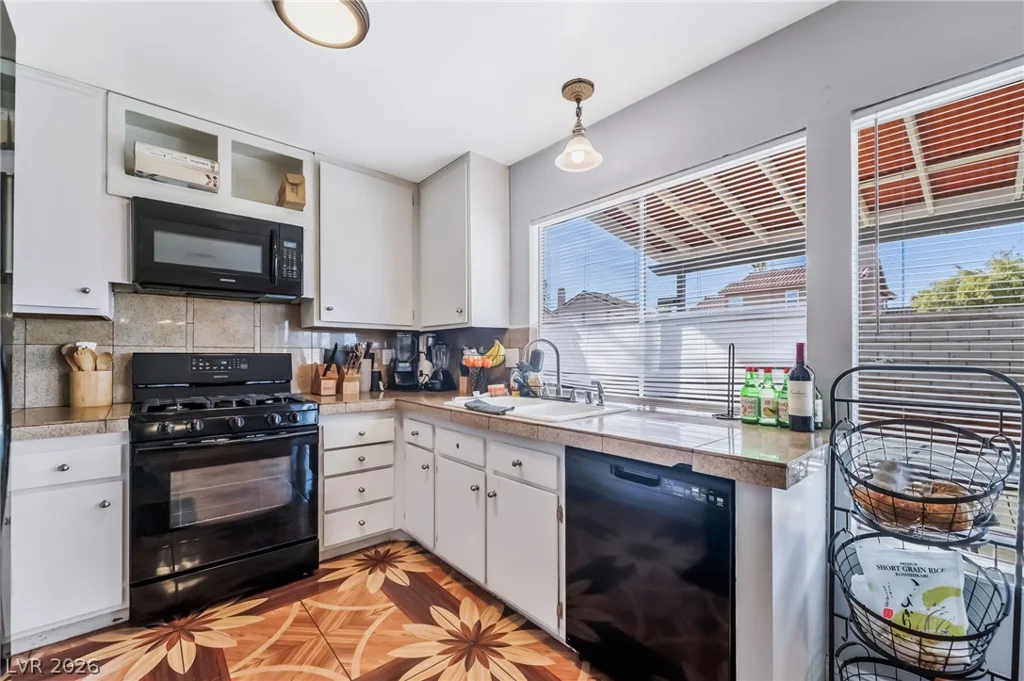 4733 Castle Rock, Las Vegas, NV 89147