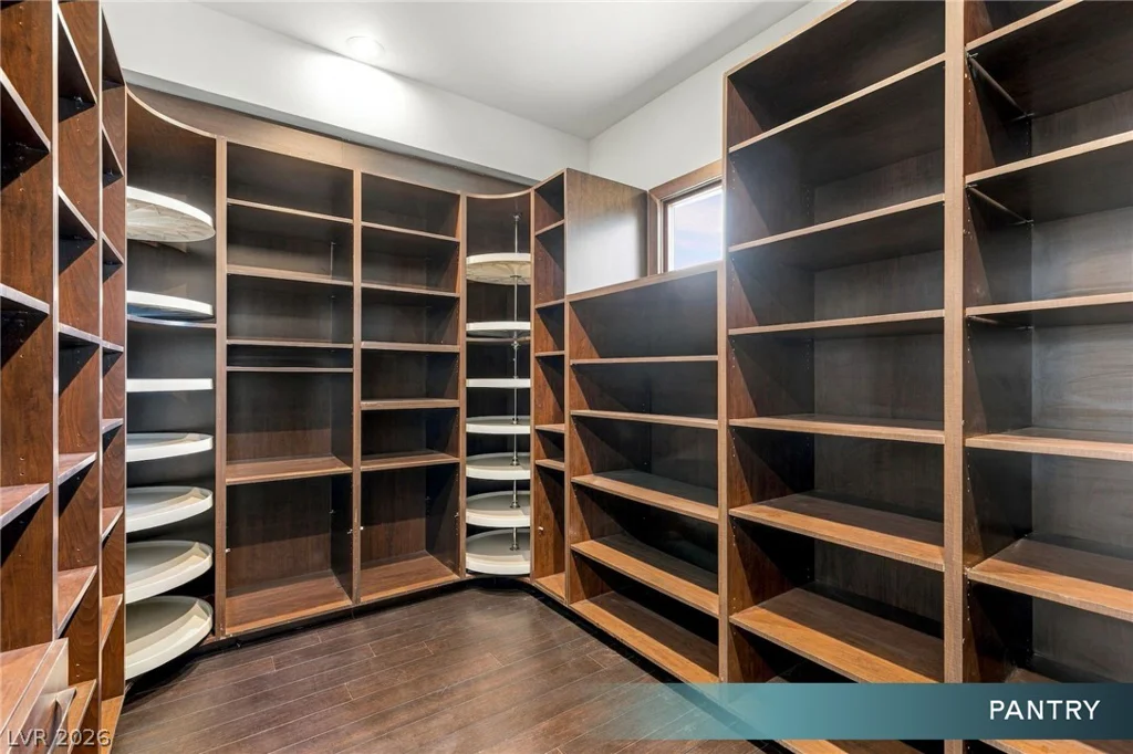 6 Bright Hollow, Las Vegas, NV 89135