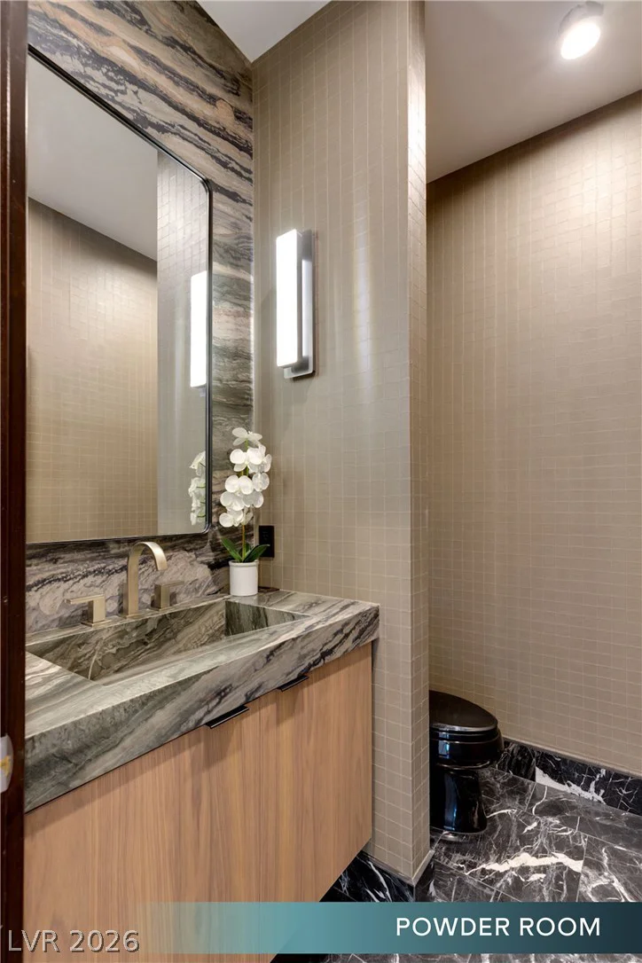 6 Bright Hollow, Las Vegas, NV 89135