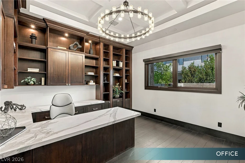 6 Bright Hollow, Las Vegas, NV 89135
